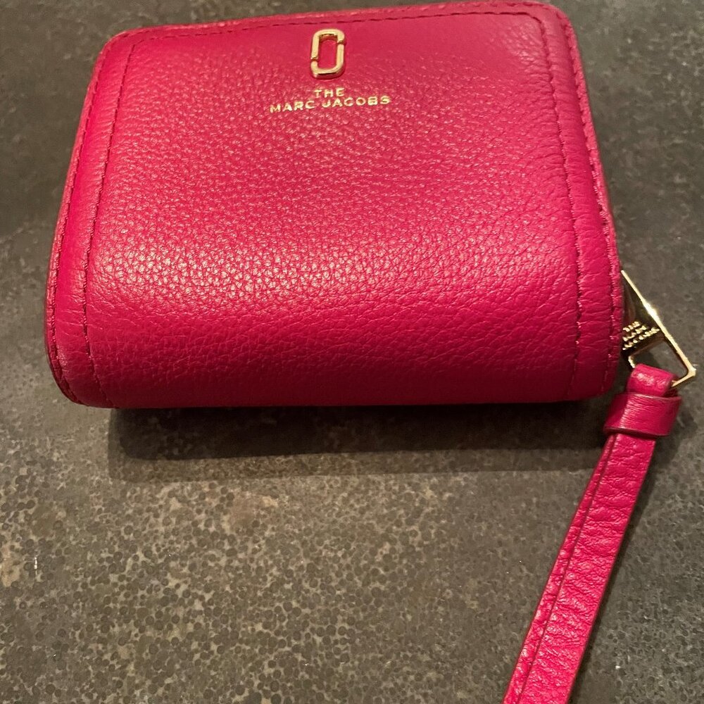 Marc Jacobs Softshot Women's Persian Red Logo Top Zip  Wallet